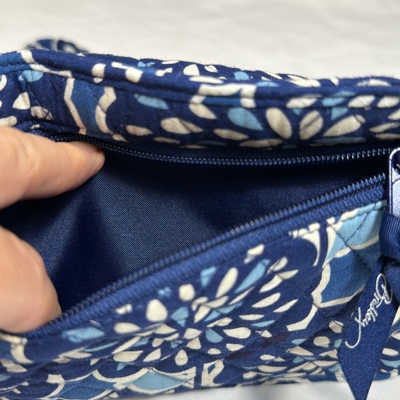VERA BRADLEY Small Flap Crossbody Petal Splash Retired Blue adjustable - Picture 10 of 10